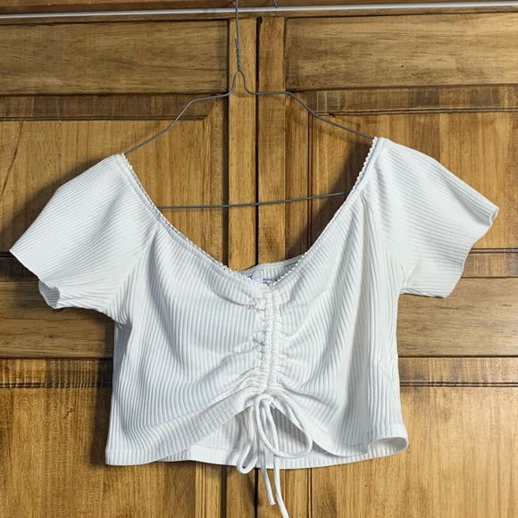 Drawstring Ruched Front Crop Top - Picture 2 of 4